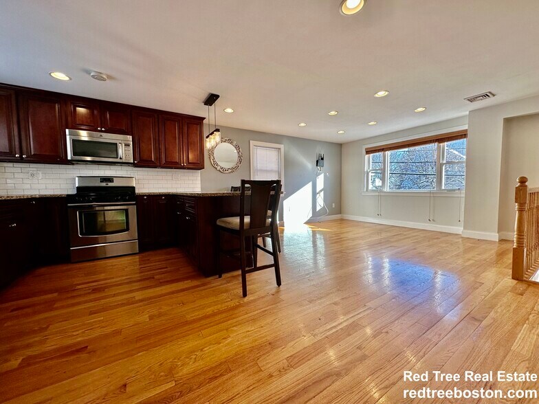 Building Photo - 62 Dunboy St