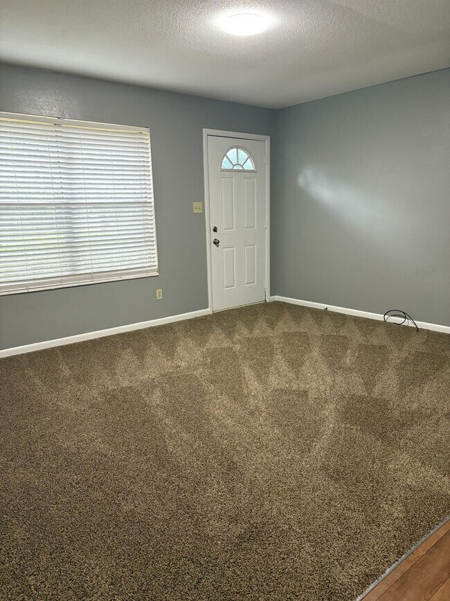 Building Photo - Home Near Lake Jackson