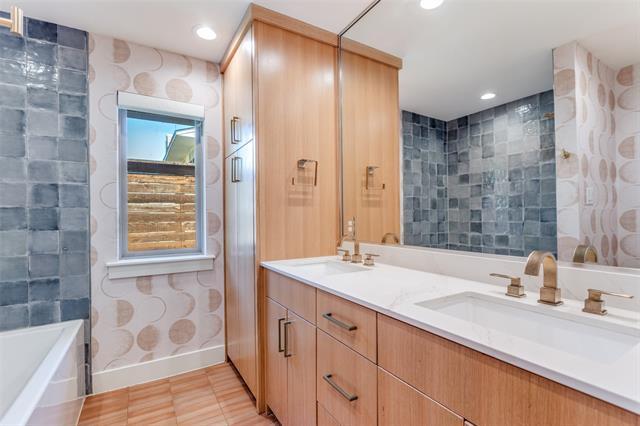 Building Photo - 611 W Sycamore St