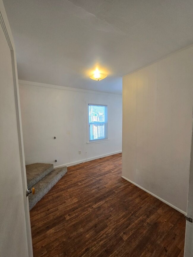 Building Photo - 607 Avenue G