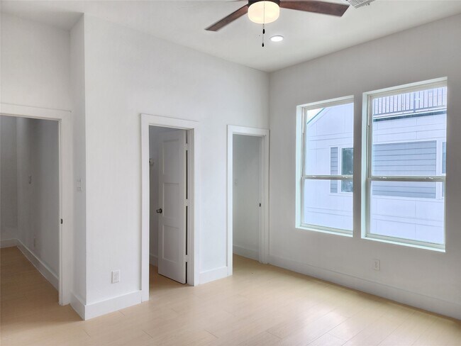 Building Photo - 3411 St Emanuel St