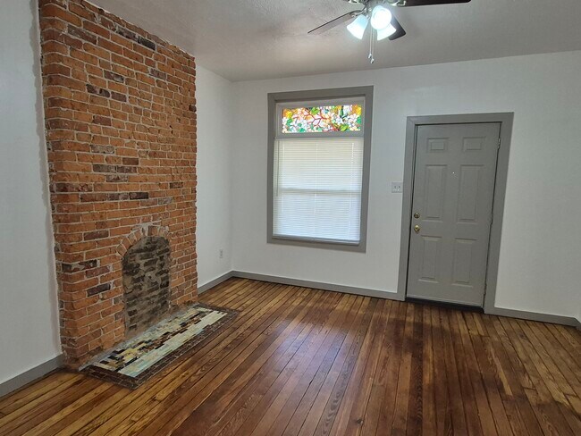 Building Photo - 569 E Whittier St