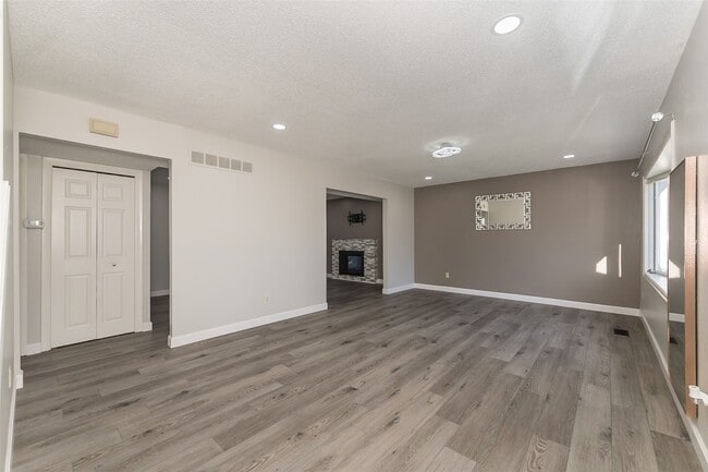 Building Photo - 2285 Hill House Rd