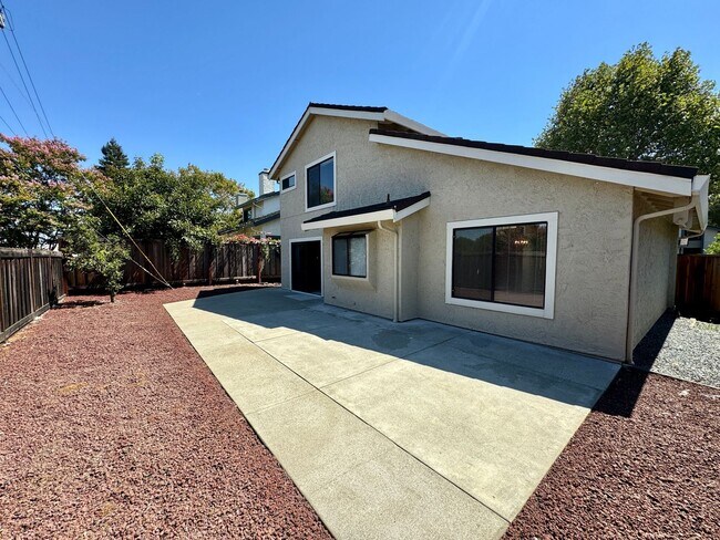 Building Photo - Spacious Home Located in the Desired Diabl...