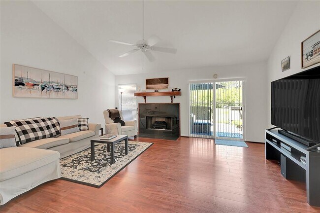 Building Photo - 11528 Riverview Dr