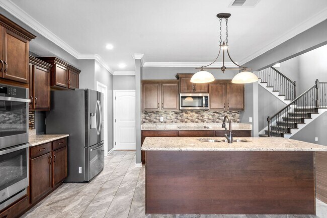 Building Photo - Pet Friendly Four Bedroom with Bonus!