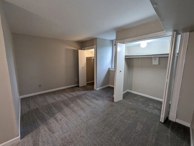 Building Photo - 2220 S 9th St