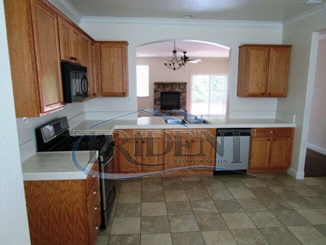 Building Photo - 3 bedroom, 2 bath house