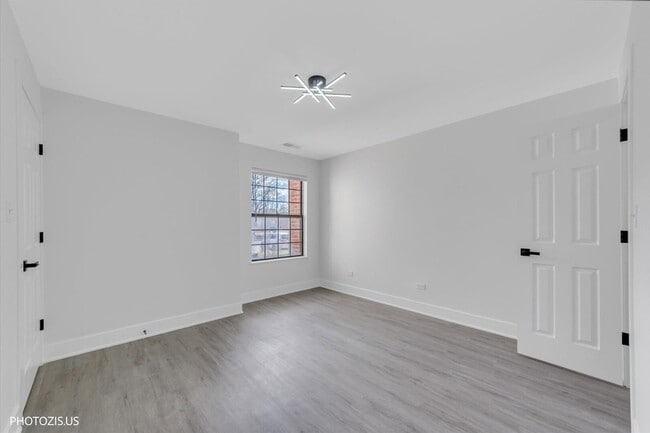 Building Photo - 1955 N Hicks Rd