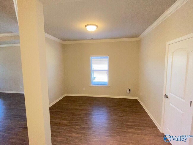 Building Photo - 609 Willow Crest Ln SW