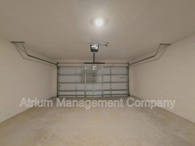 Building Photo - 1234 Cascade Dr