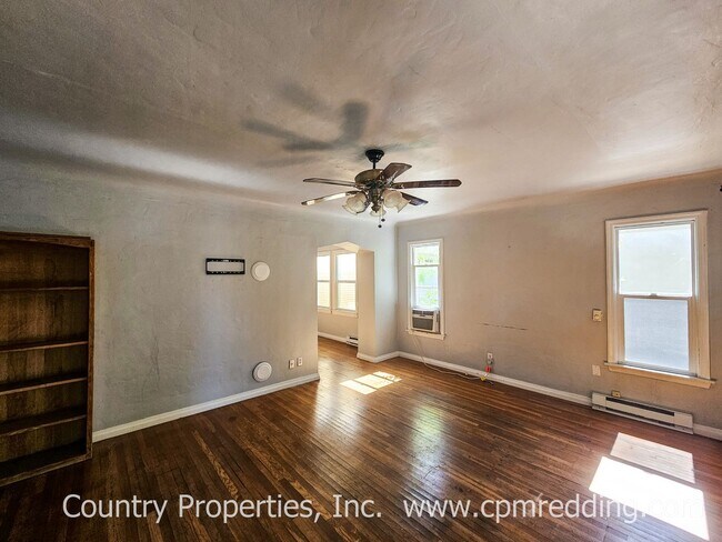 Building Photo - Downtown 3-Bedroom with Old World Charm and Modern Amenities!