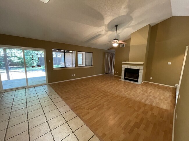 Building Photo - 3202 Fairview Dr