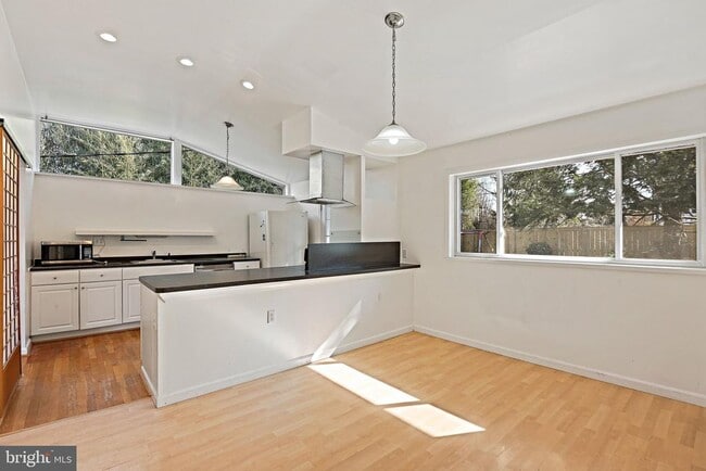 Building Photo - 6713 Old Chesterbrook Rd