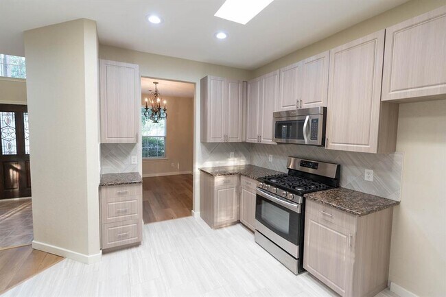 Building Photo - 10920 Quarry Oaks Trail