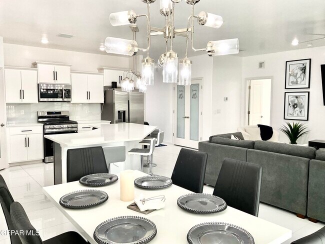 Building Photo - 8919 Eclipse St