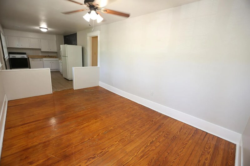 Building Photo - 820 N Spruce St