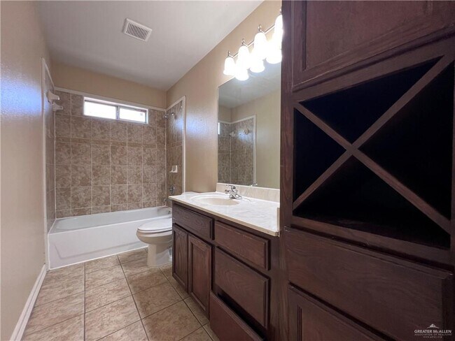 Building Photo - 33 Blue Jay Dr