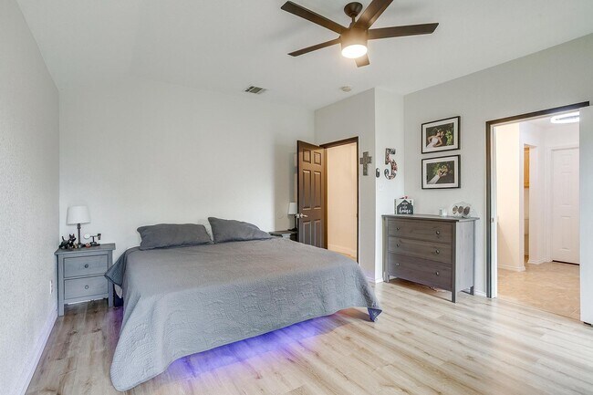 Building Photo - Amazing 3 Bed, 2 Bath Awaiting New Tenants- Burleson ISD- 76028