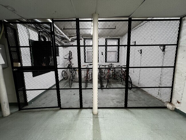 Building Photo - 31 Queensberry St