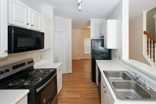 Building Photo - 230 Amal Dr SW