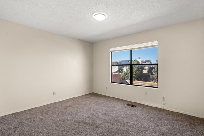 Building Photo - 4952 Butte Pl NW