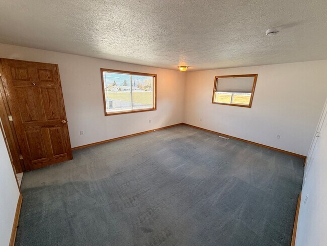 Building Photo - Spacious 3 Bed, 2.5 Bath House in Spokane Valley!
