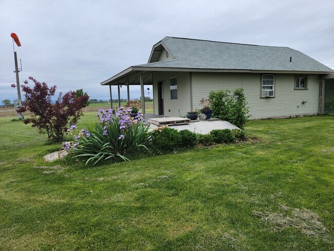 Westside of cottage - 19476 Top Rd