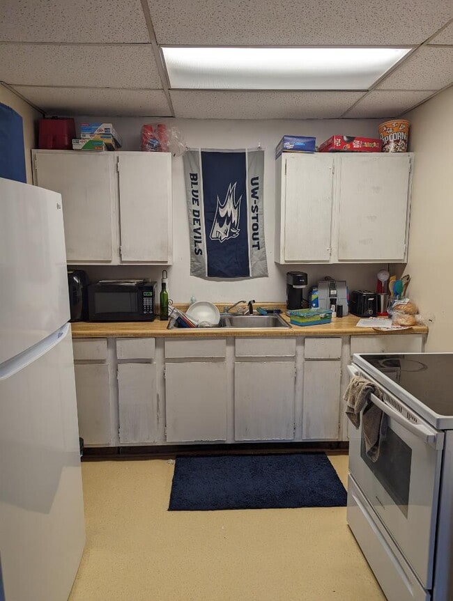 Building Photo - 544 Broadway St S