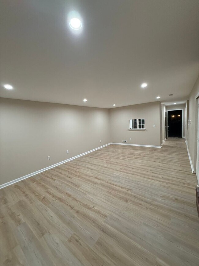 Building Photo - 100 Shawnee Pl