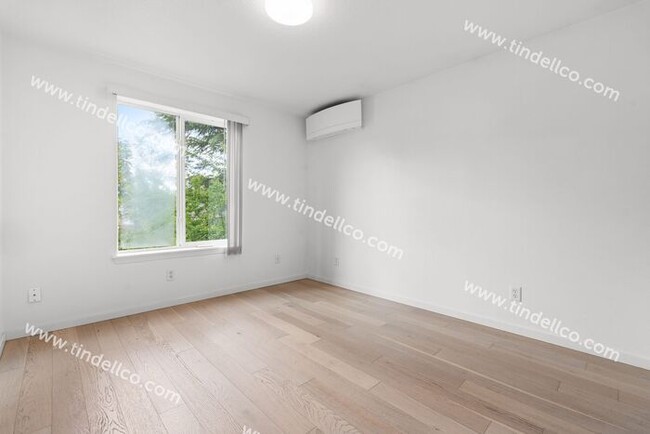 Building Photo - Spacious 3BR w/ Fenced Backyard w/ Deck – ...