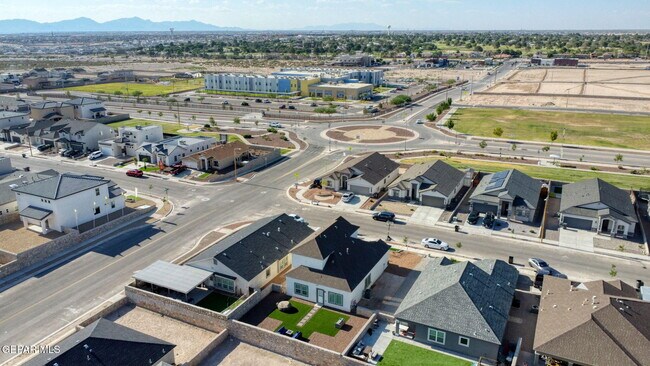 Building Photo - 13740 Villa Vista Ave
