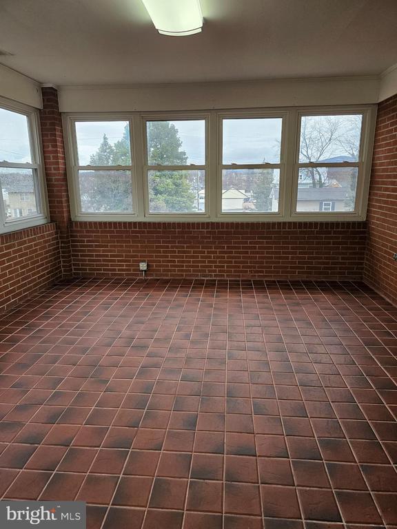 Building Photo - 615 Villa Ave
