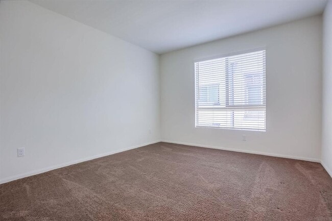 Building Photo - Modern 3-Bedroom, 3-Bath in Prime North Co...
