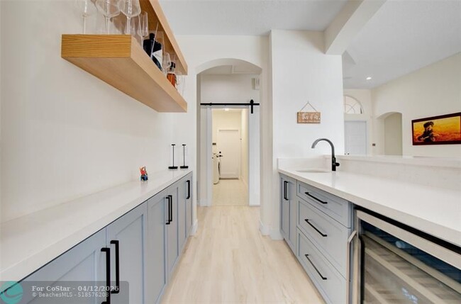Building Photo - 2563 Jardin Ln
