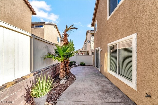 Building Photo - 7339 Lagoon Blue St
