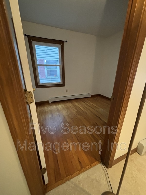 Building Photo - 358-360-360 N Winooski Ave