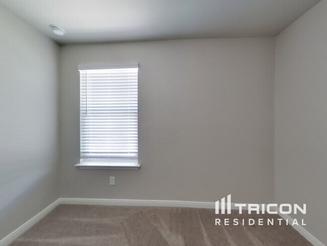Building Photo - 5520 Shasta Pl