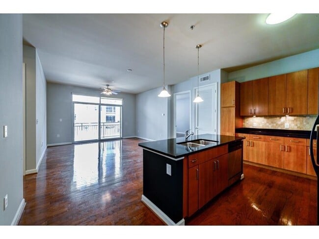 Building Photo - 711 Cosmopolitan Dr NE