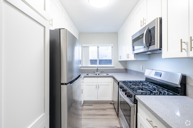 Building Photo - Chateau Laurel Apartments