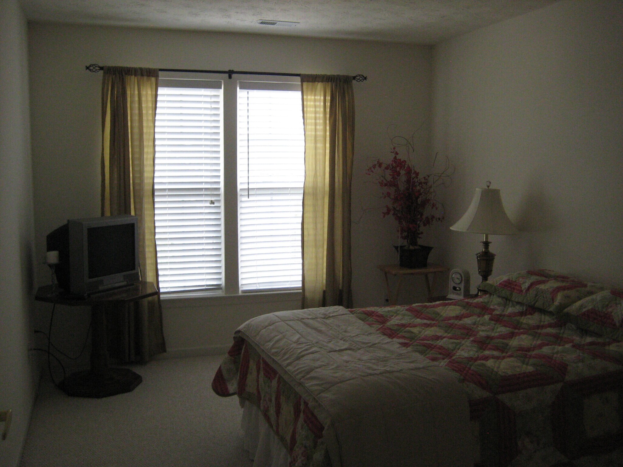 Building Photo - 3829 Taft Ave