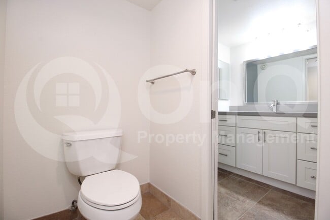 Building Photo - 5998 N 78th St