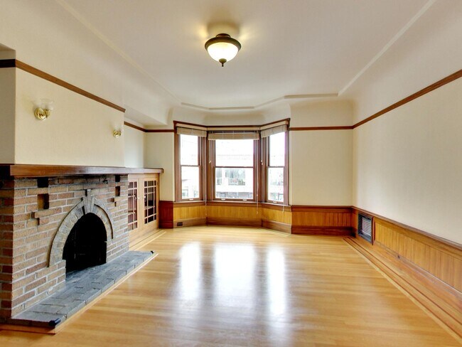 Building Photo - 1344-1346-1346 Chestnut St