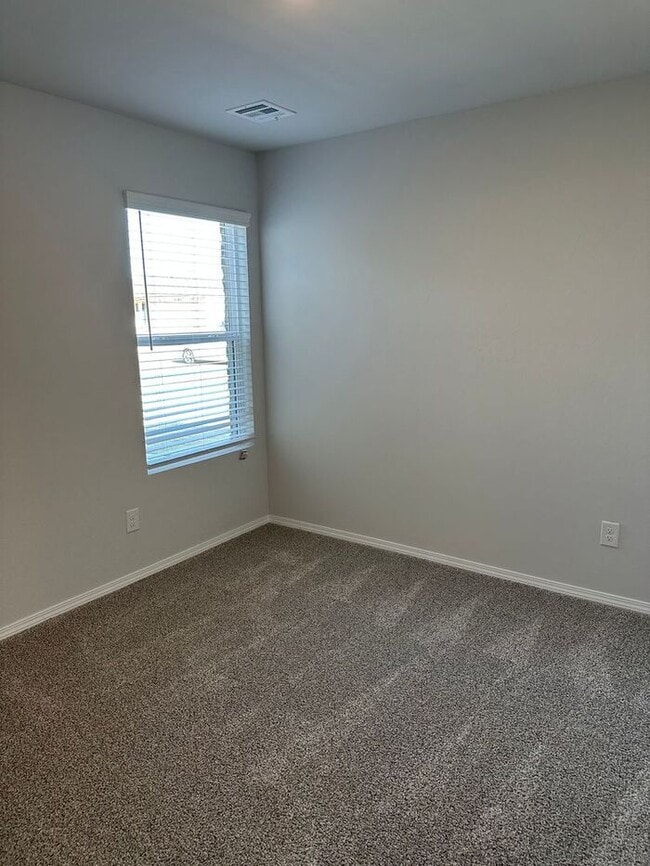 Building Photo - Don’t Miss Out — FREE Blackstone Grill When You Sign by 6/30! | Cozy 3-Bed, 2-Bath Home in Southb...