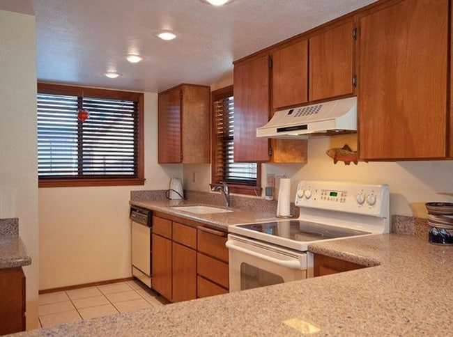 Building Photo - Elk Run Townhouse with 1 car garage.