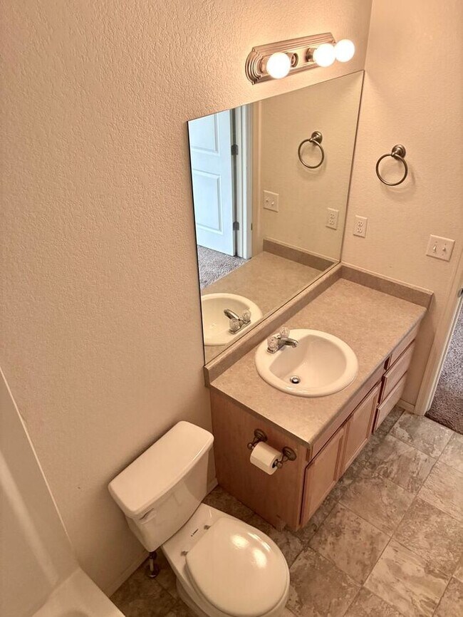 Building Photo - Beautiful 4 Bedroom Two-Story Home in Windsor!
