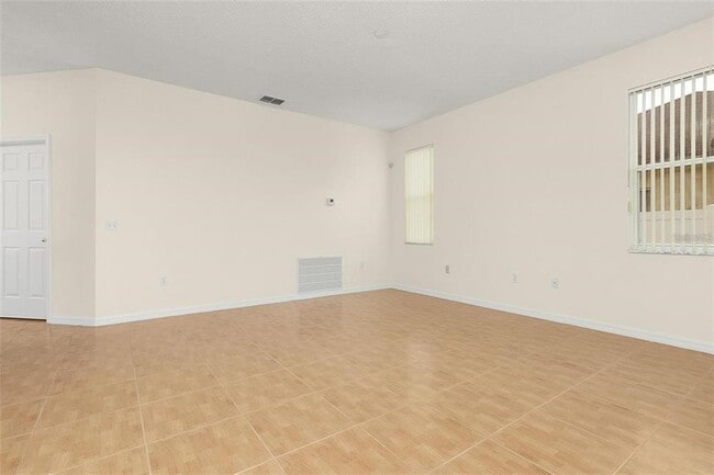 Building Photo - 411 Tamarind Parke Ln