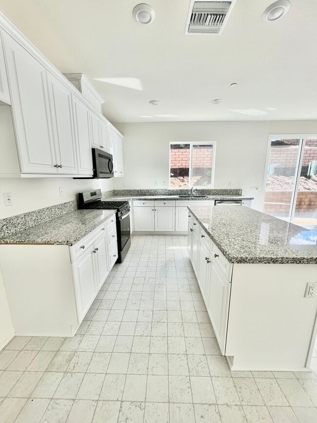 Building Photo - Recently built SINGLE STORY 4 bed, 2 bath, plus office - Riverside