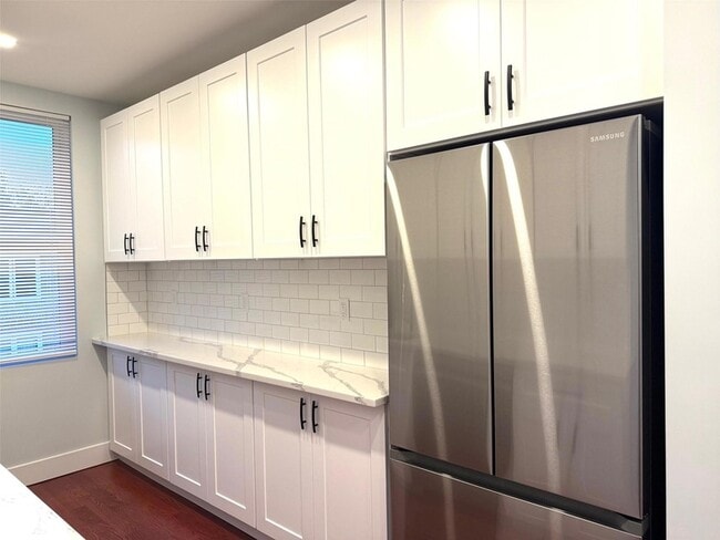 Building Photo - 39-47 50th Avenue Unit 2nd Fl.