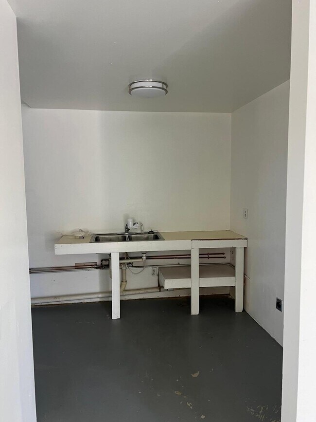 Building Photo - 2754 Agua Fria St
